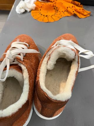 Scarpe scamosciate arancioni foderate