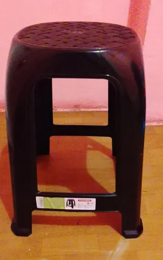 4 Sillas Negras y Marrones