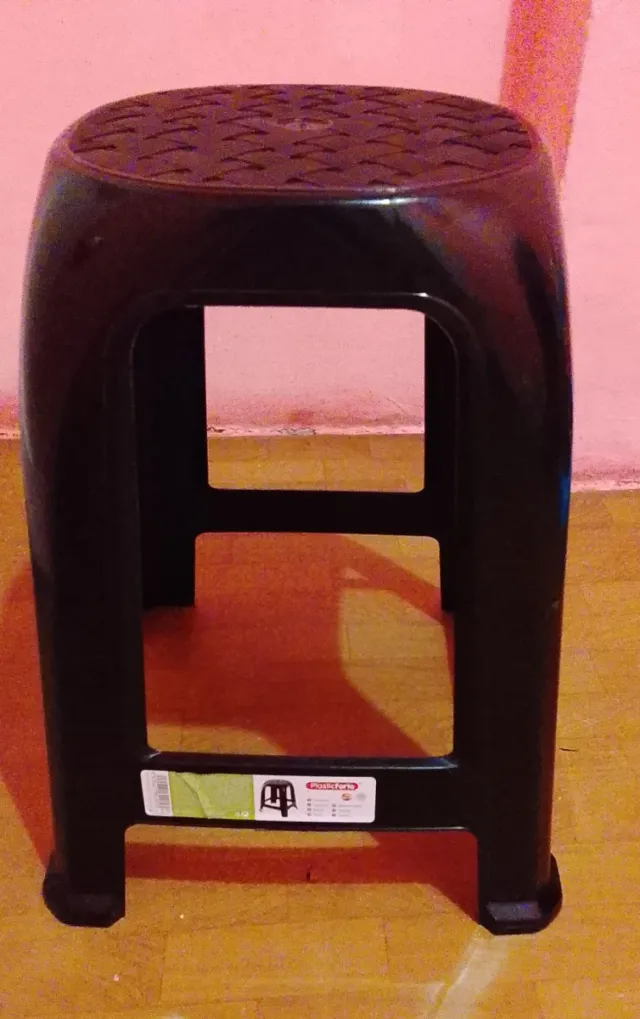 4 Sillas Negras y Marrones