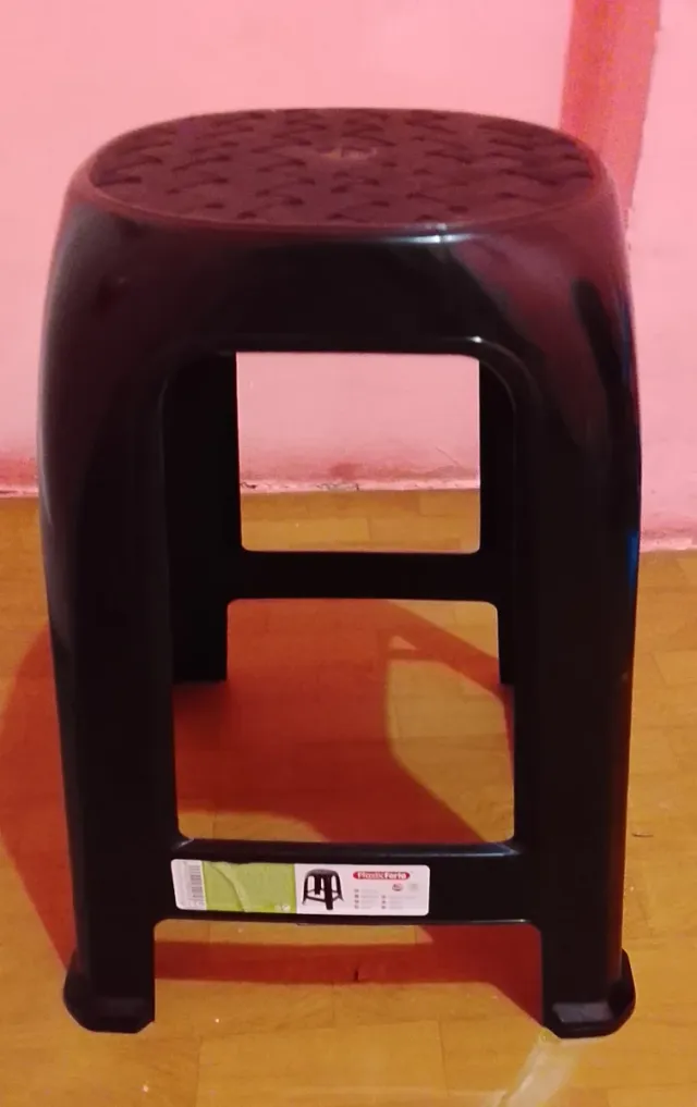 4 Sillas Negras y Marrones