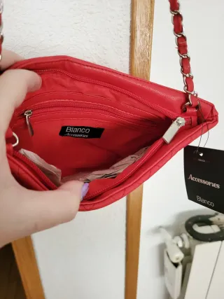 Bolso acolchado rojo con cadena
