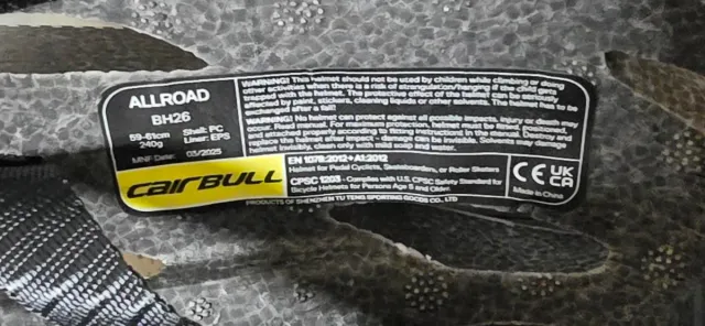 Casco de bicicleta blanco y negro