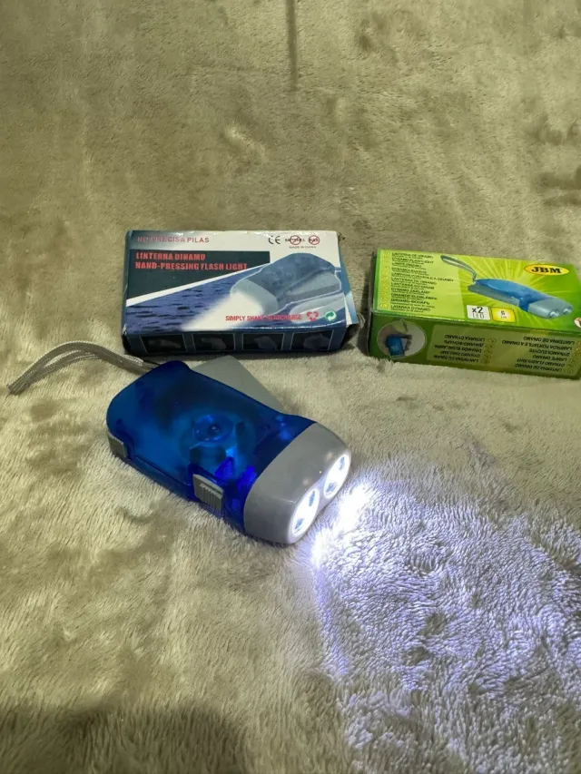 Linterna Dinamo LED Manual Sin Pilas