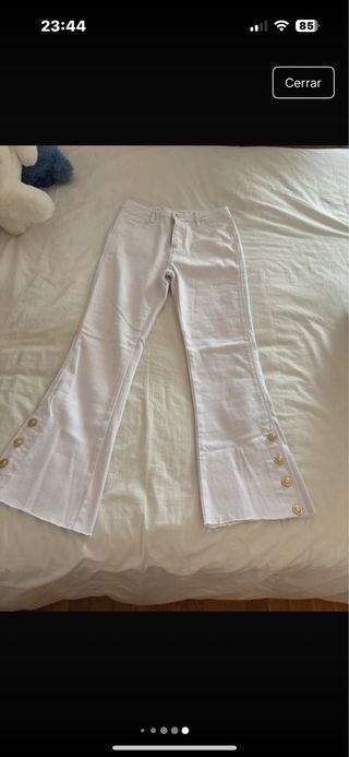Pantalón campana blanco con botones