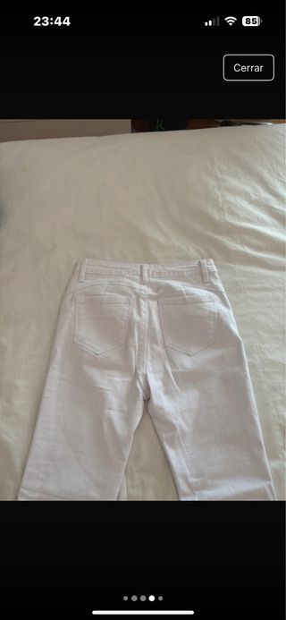 Pantalón campana blanco con botones