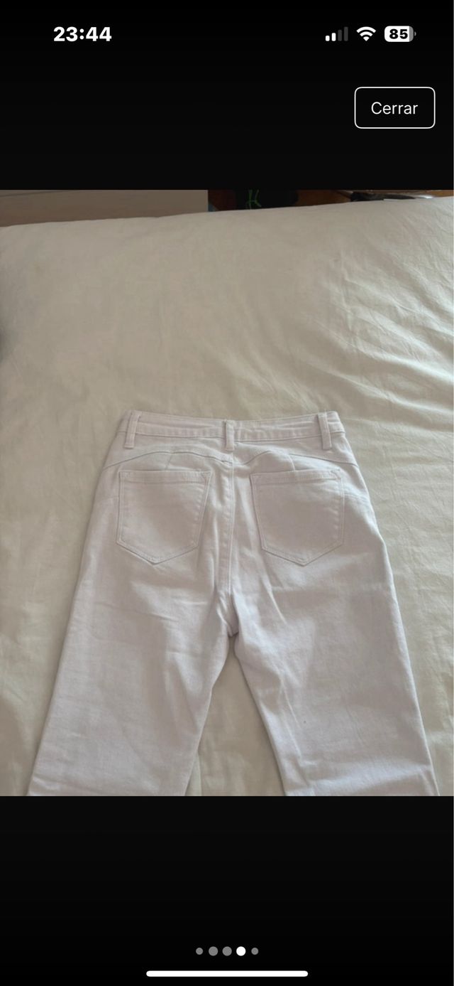 Pantalón campana blanco con botones