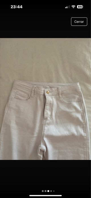 Pantalón campana blanco con botones