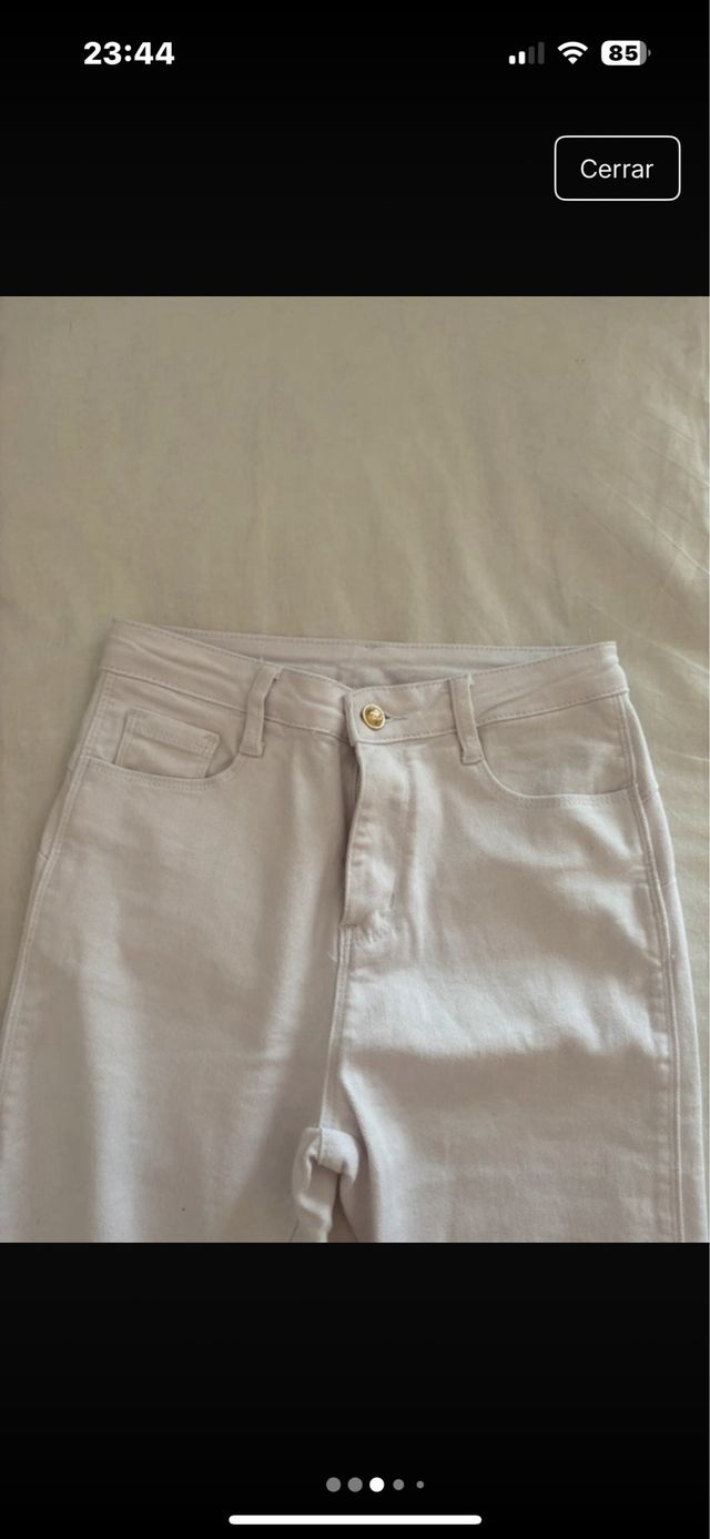 Pantalón campana blanco con botones
