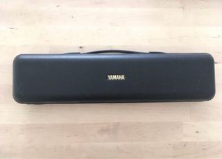 Flauta Travesera Yamaha YFL 281 - seminueva