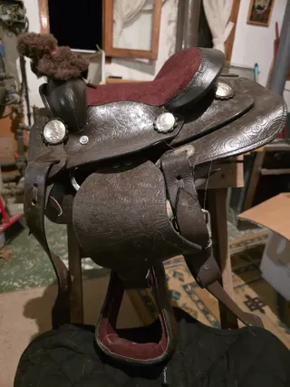 Asiento de caballo de cuero marrón