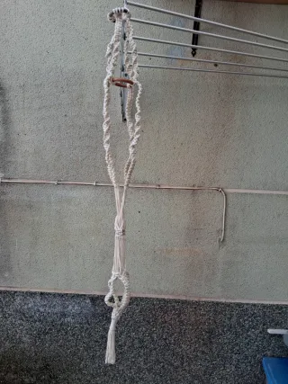 Colgador macetas de macrame.