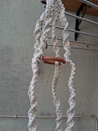 Colgador macetas de macrame.