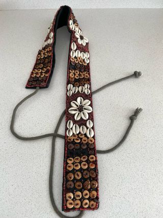 Cinturón étnico con abalorios