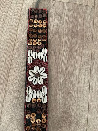 Cinturón étnico con abalorios