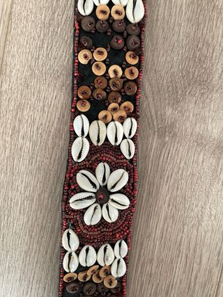 Cinturón étnico con abalorios