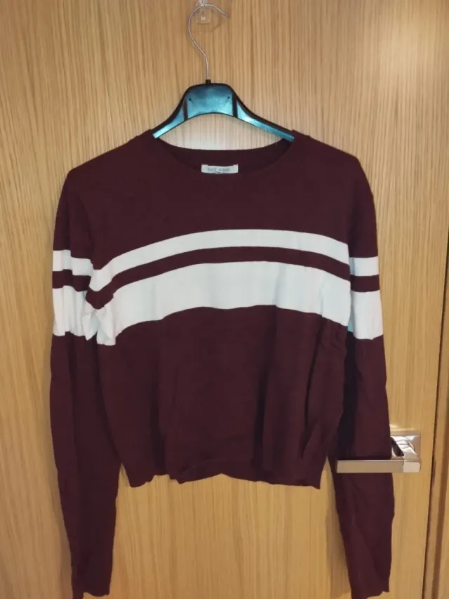Sudadera burdeos con rayas blancas