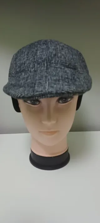 Boina de cuadros con orejeras