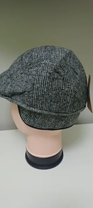 Boina de cuadros con orejeras