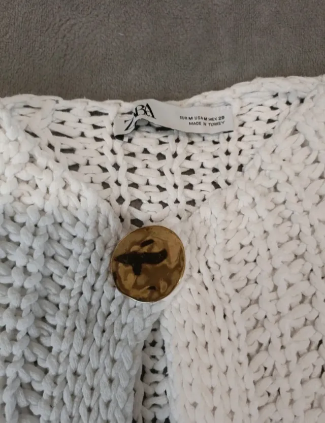 Chaleco Zara tejido botones y bolsillos