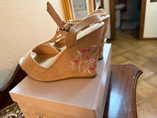 Scarpe con tacco Bellamica beige e rosa