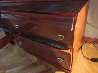 Dormitorio vintage: mesitas y cómoda: