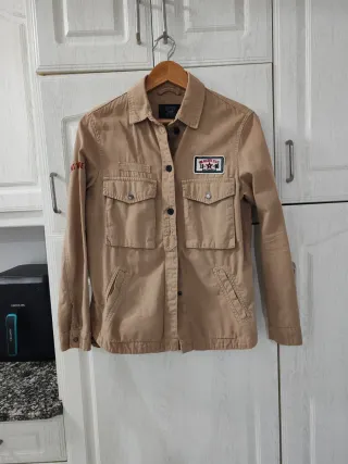 Camisa Bershka beige con parches