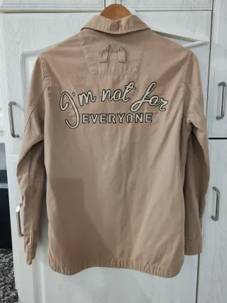 Camisa Bershka beige con parches