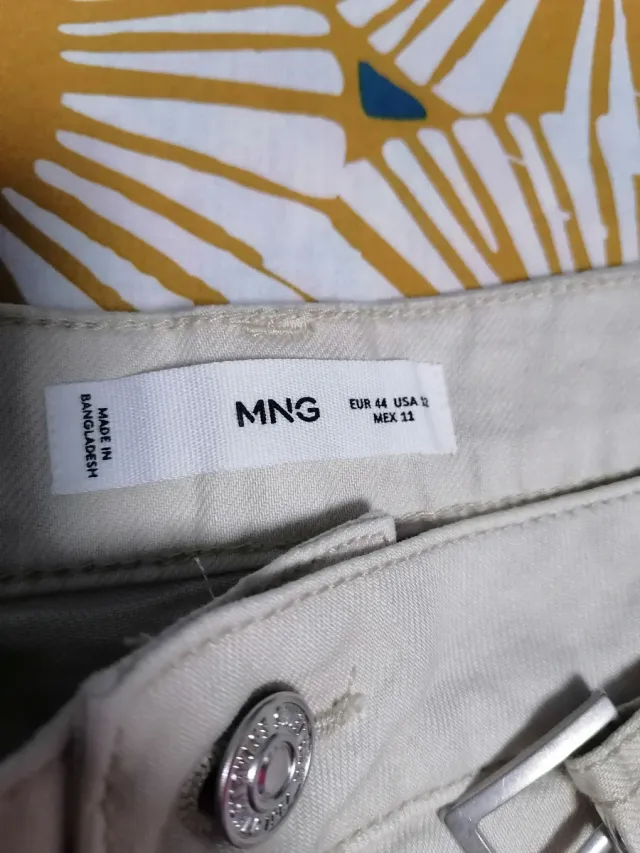 Pantalón beige con cinturón nuevo Mango