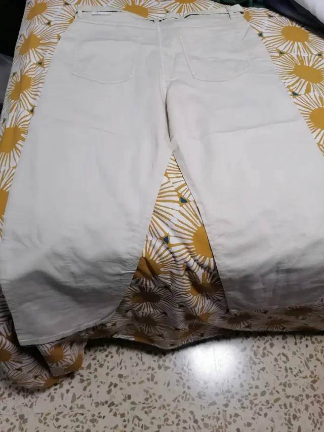 Pantalón beige con cinturón nuevo Mango