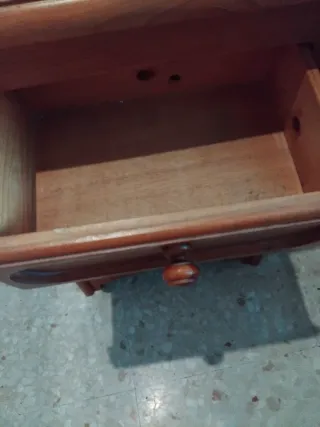 Mesita de noche provenzal de madera