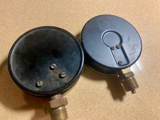 2 Manómetros vintage de maquinaria