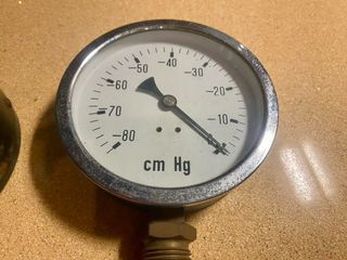 2 Manómetros vintage de maquinaria