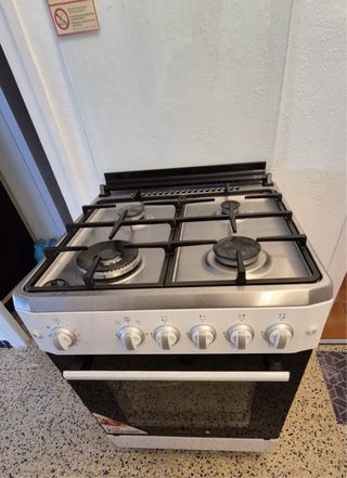Cocina de gas 4 fuegos con horno