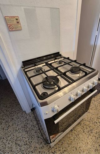 Cocina de gas 4 fuegos con horno