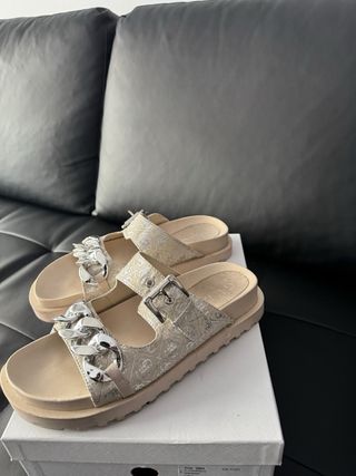 Sandalias Guess Beige y Plata