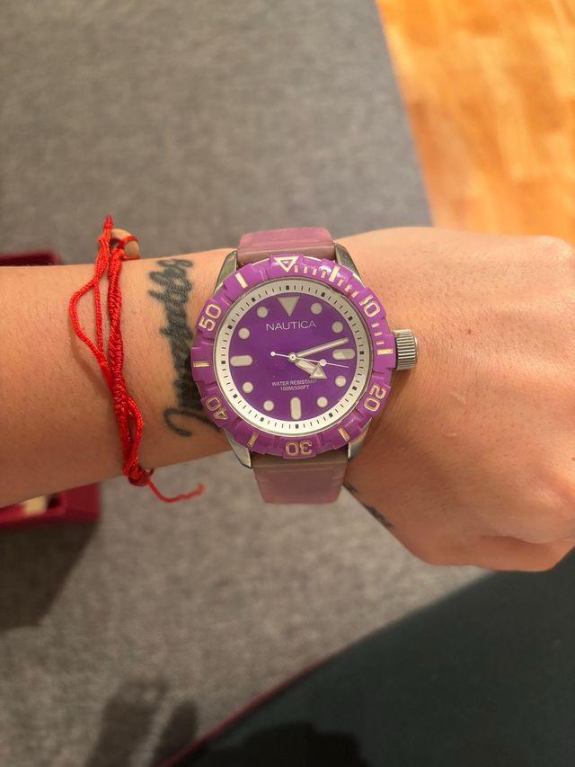 Reloj Nautica morado original – resistente al agua