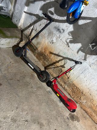 Patinete Eléctrico Rojo y Negro