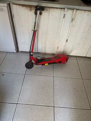 Patinete Eléctrico Rojo y Negro