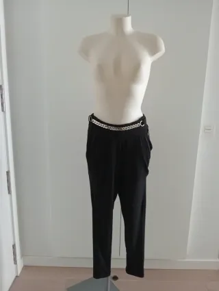 Pantalón elástico con cinturón