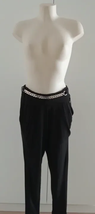 Pantalón elástico con cinturón