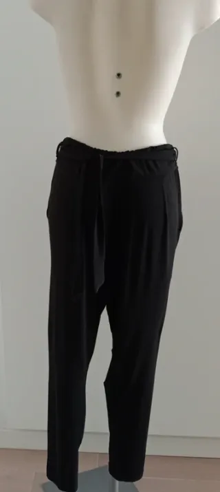 Pantalón elástico con cinturón