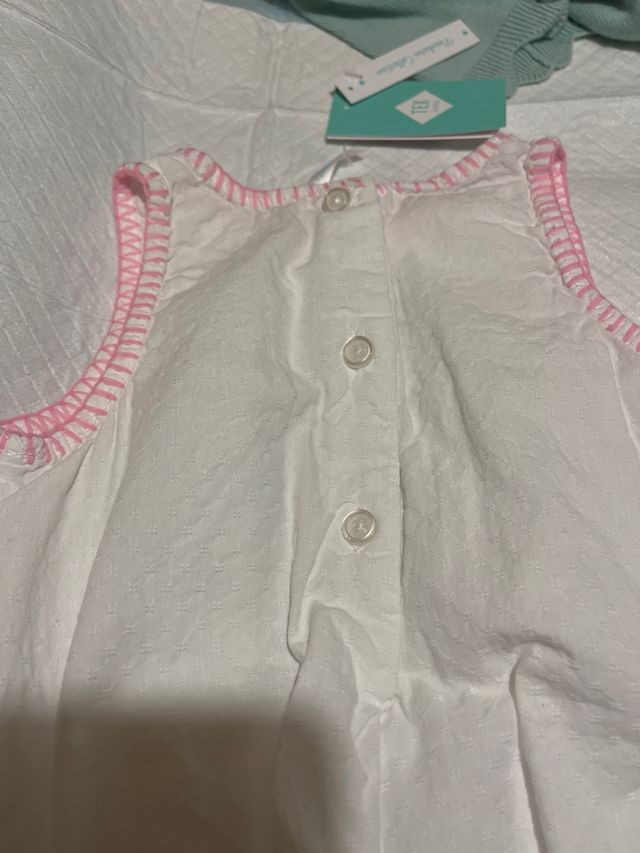 Body bebé blanco flores 6-9 meses