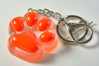 Portachiavi zampa arancione unico