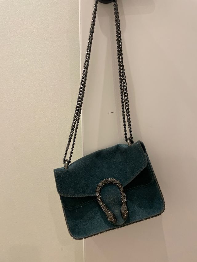 Bolso verde con hebilla de serpiente y cadena