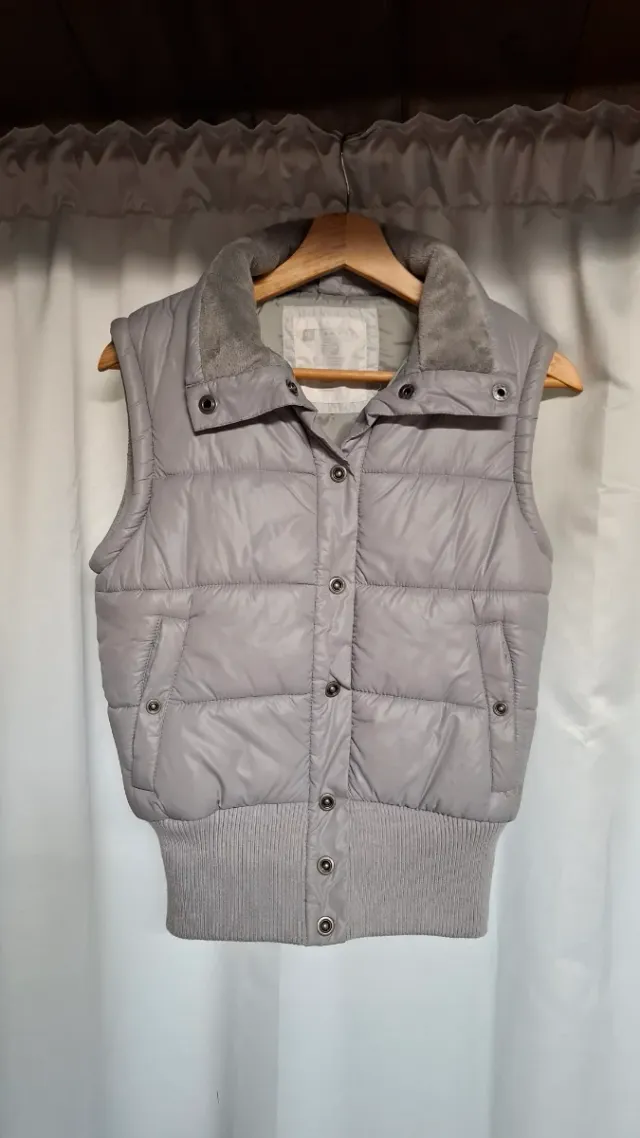 Chaqueta sin mangas gris