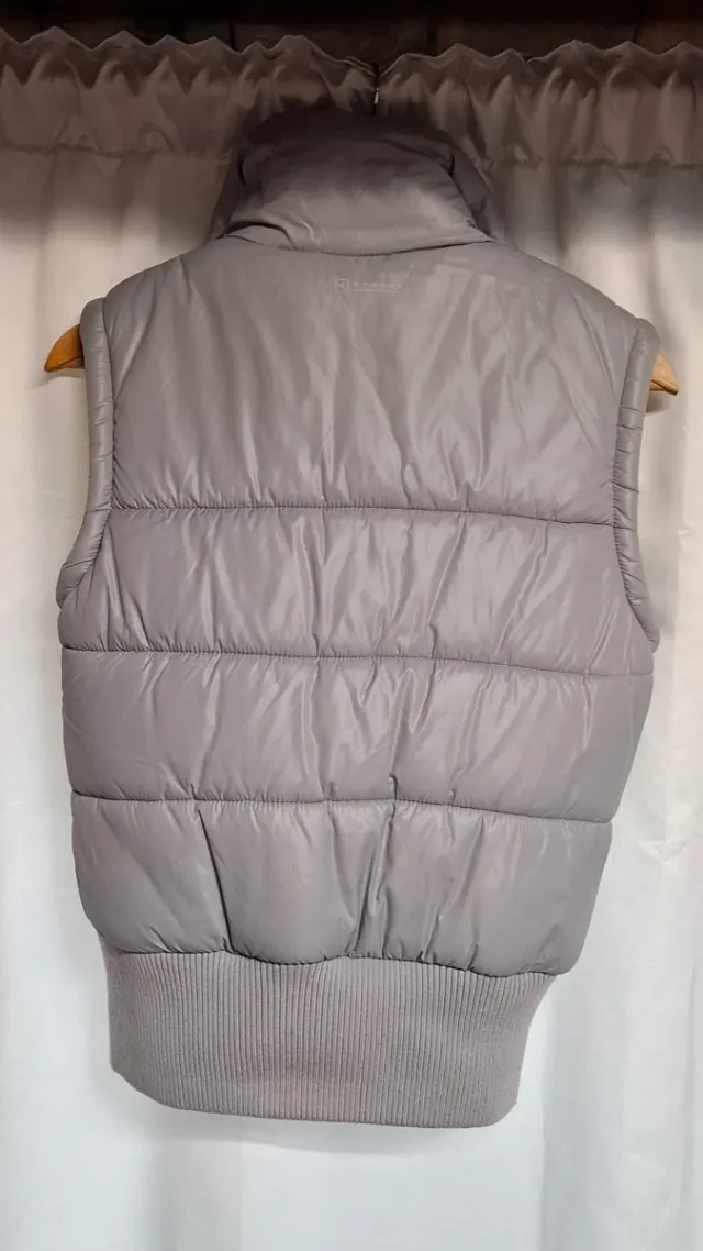 Chaqueta sin mangas gris