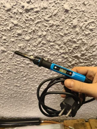 Soldador digital azul con pantalla seminuevo