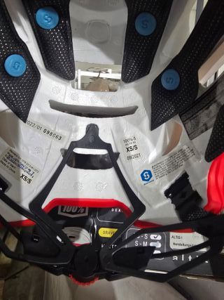 Casco de Ciclismo 100Percent Blanco y Rojo