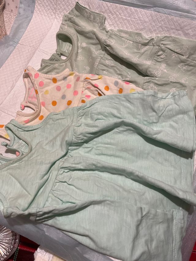 Lote 3 vestidos bebé 6-9 meses