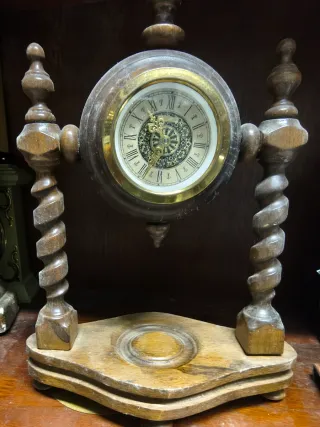 Orologio da tavolo in legno